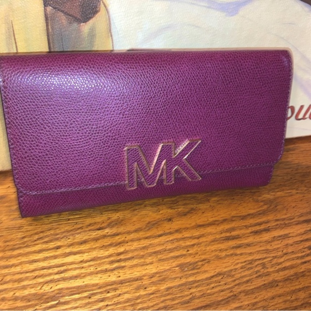 Michael Michael Kors Florence Leather Large Billfold Wallet Plum - Like New